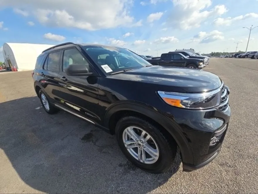 2024 Ford Explorer XLT photo 1