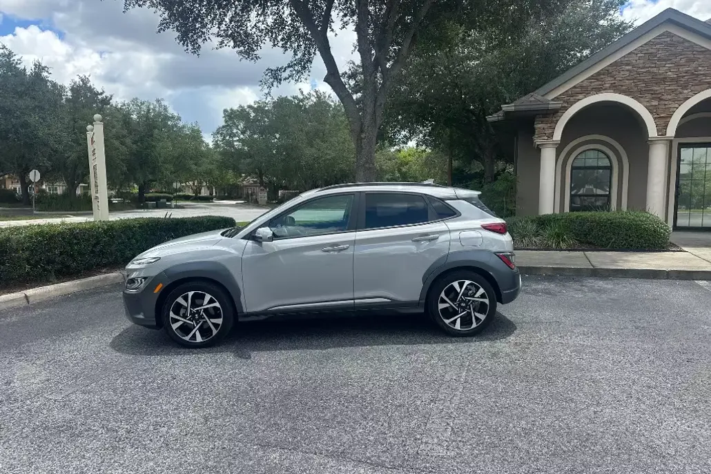 2022 Hyundai Kona Limited photo 1