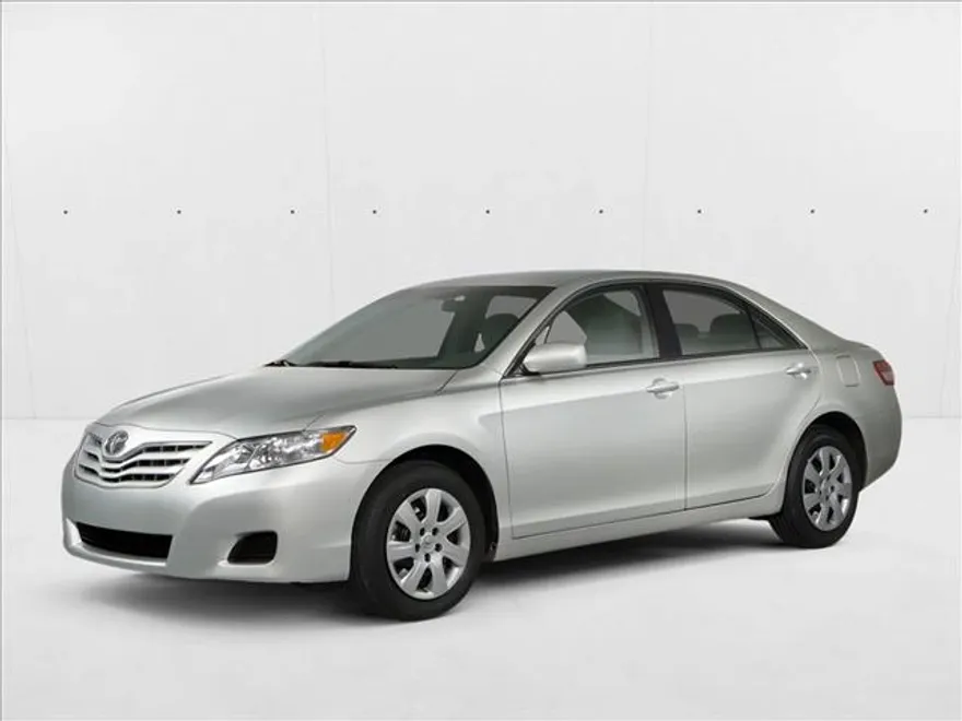 2010 Toyota Camry LE photo 1