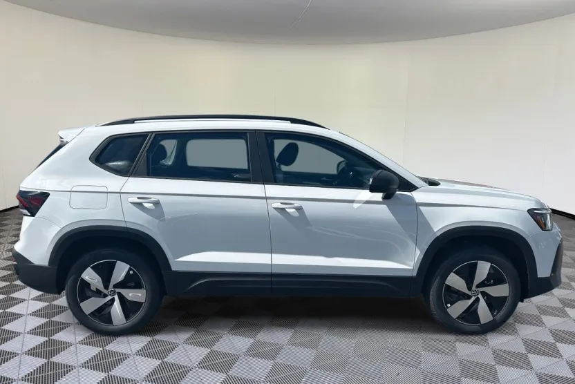 2025 Volkswagen Taos S photo 1