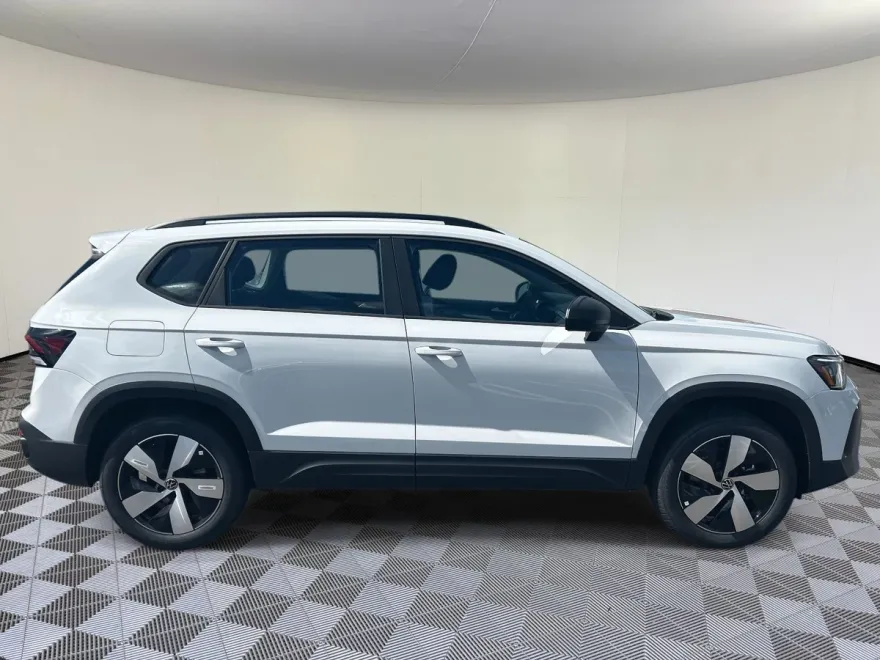 2025 Volkswagen Taos S photo 1
