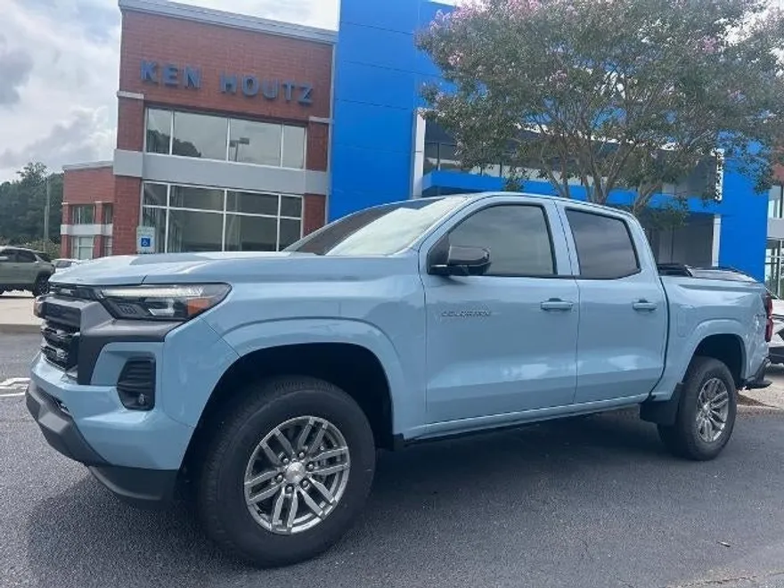 2026 Chevrolet Colorado LT photo 1