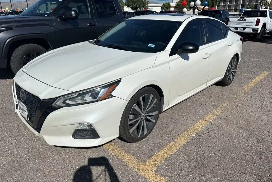 2019 Nissan Altima 2.5 SR photo 1