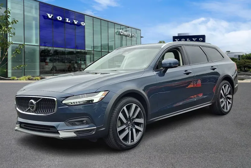 2023 Volvo V90 Cross Country B6 Plus photo 1