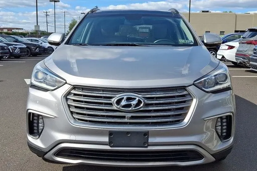 2017 Hyundai Santa Fe SE Ultimate photo 1