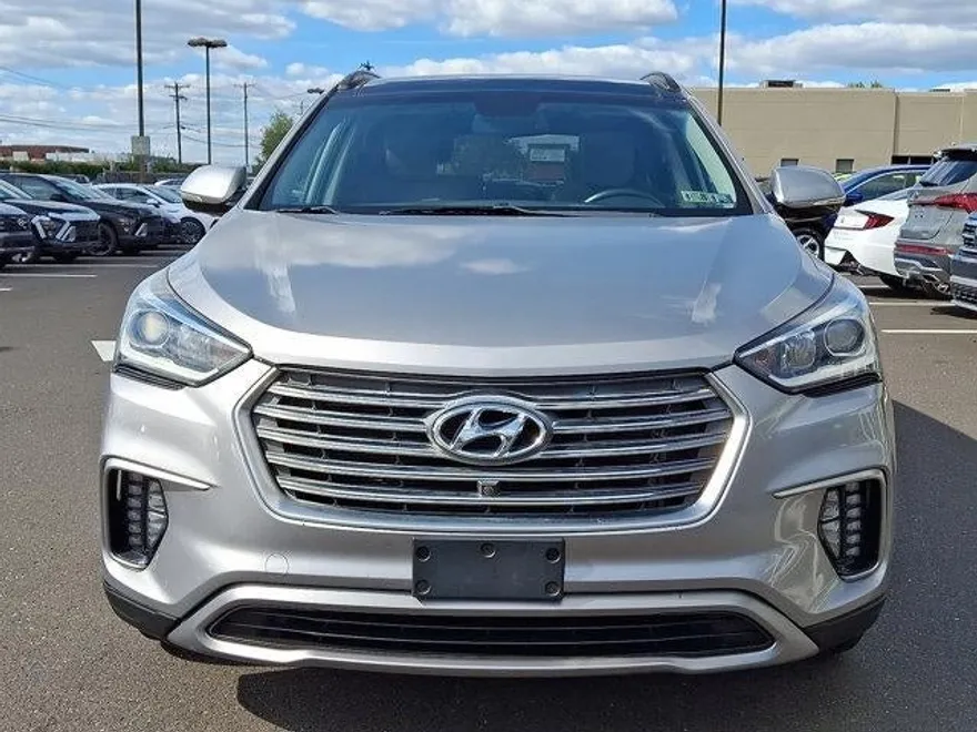 2017 Hyundai Santa Fe SE Ultimate photo 1