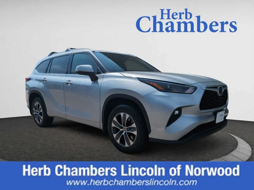 2022 Toyota Highlander XLE photo 1