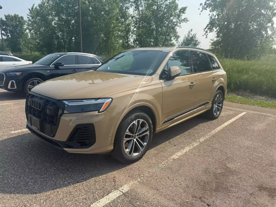 2025 Audi Q7 45 Premium Plus photo 1