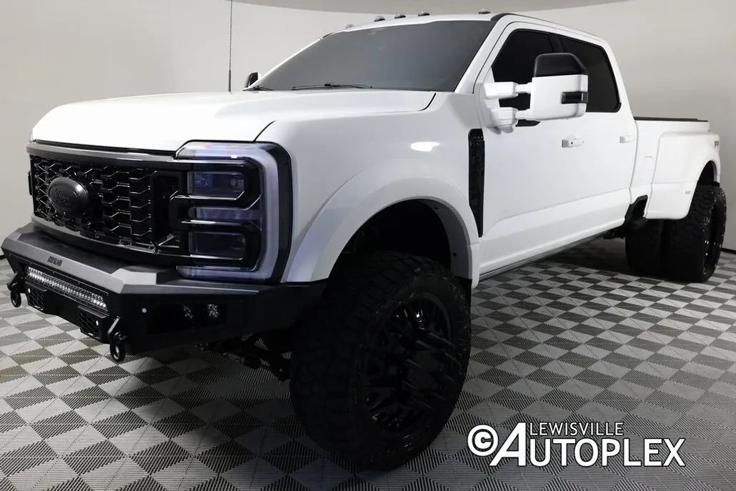 2025 Ford F-450 Platinum photo 1