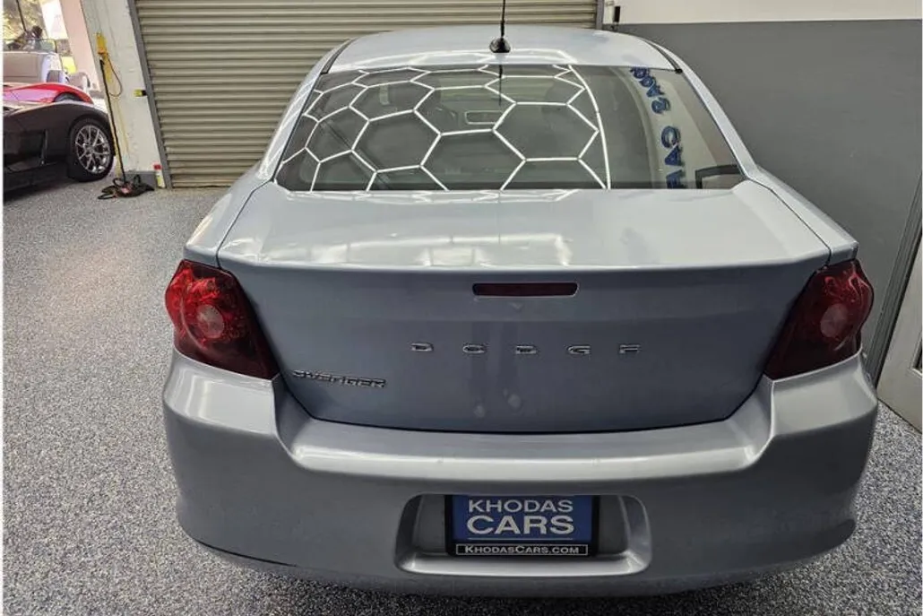 2013 Dodge Avenger SE photo 1