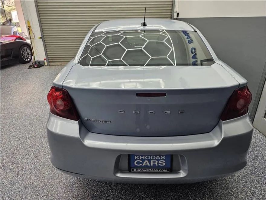 2013 Dodge Avenger SE photo 1