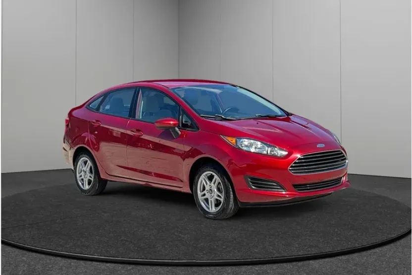 2017 Ford Fiesta SE photo 1