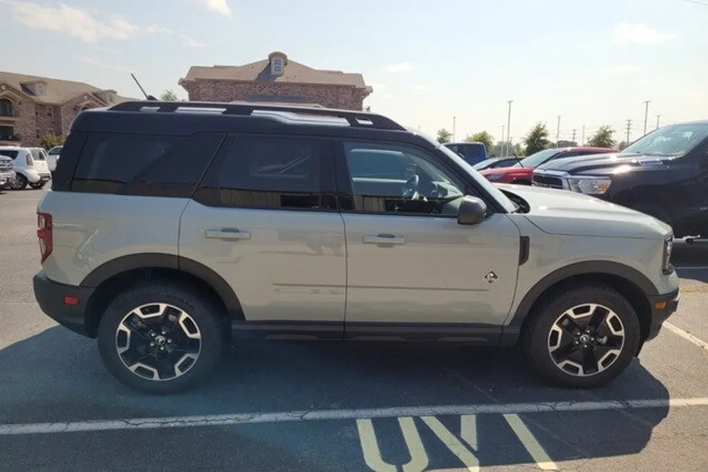 2023 Ford Bronco Sport Outer Banks photo 1