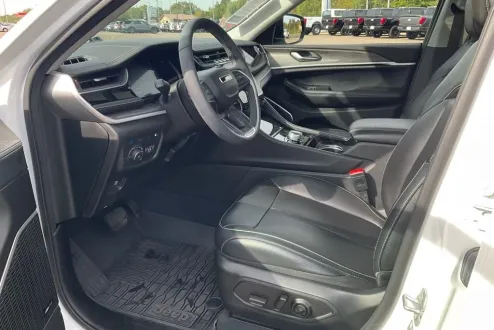 2023 Jeep Cherokee 4xe photo 2