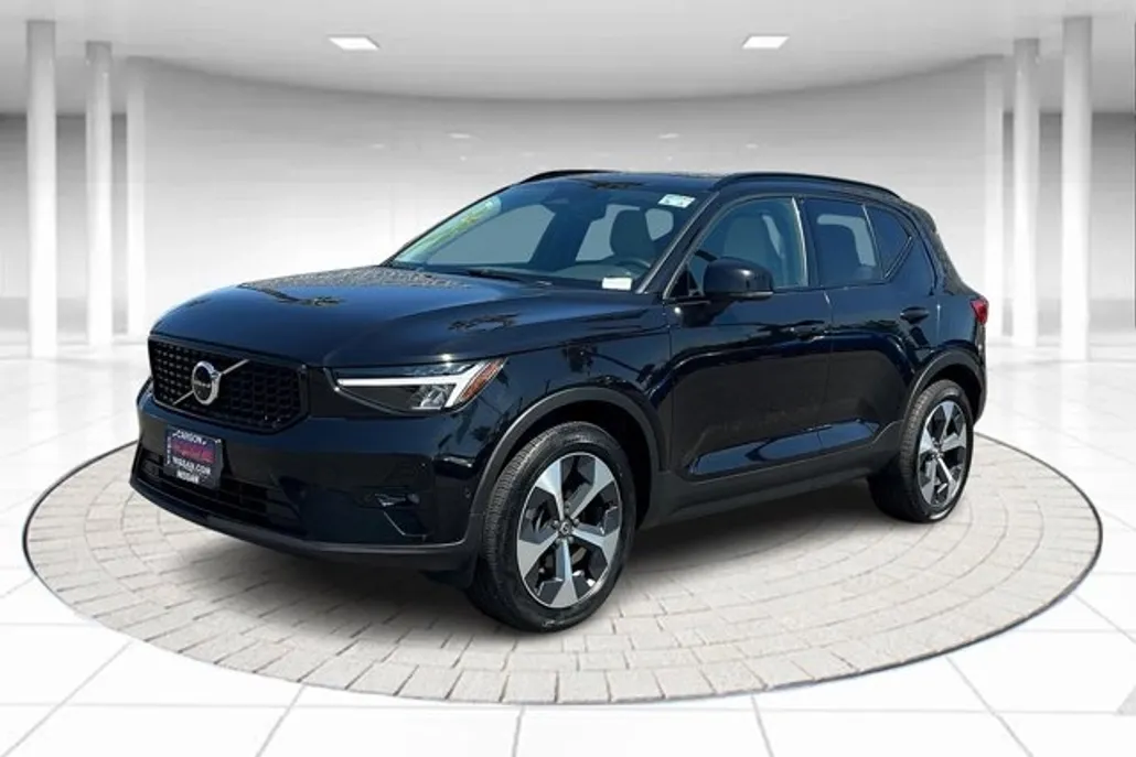 2023 Volvo XC40 Ultimate photo 1