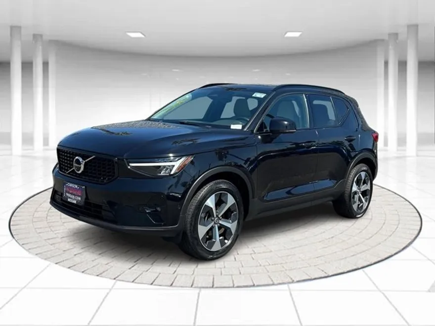 2023 Volvo XC40 Ultimate photo 1