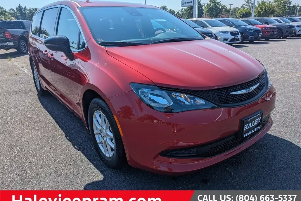 2025 Chrysler Voyager LX photo 1