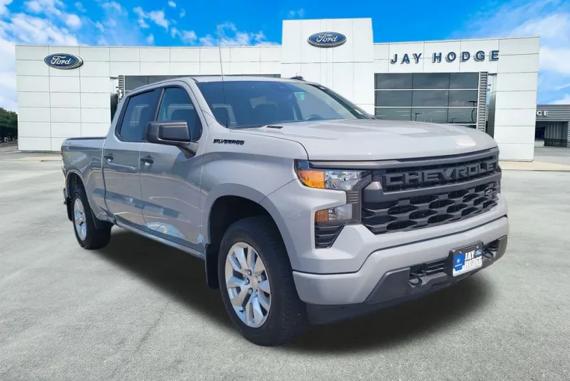 2025 Chevrolet Silverado 1500 Custom photo 1