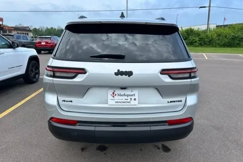2025 Jeep Grand Cherokee Limited photo 3