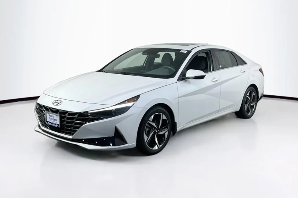 2022 Hyundai Elantra SEL photo 1