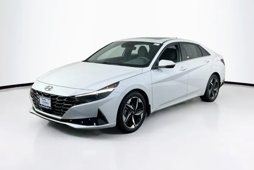 2022 Hyundai Elantra SEL photo 1