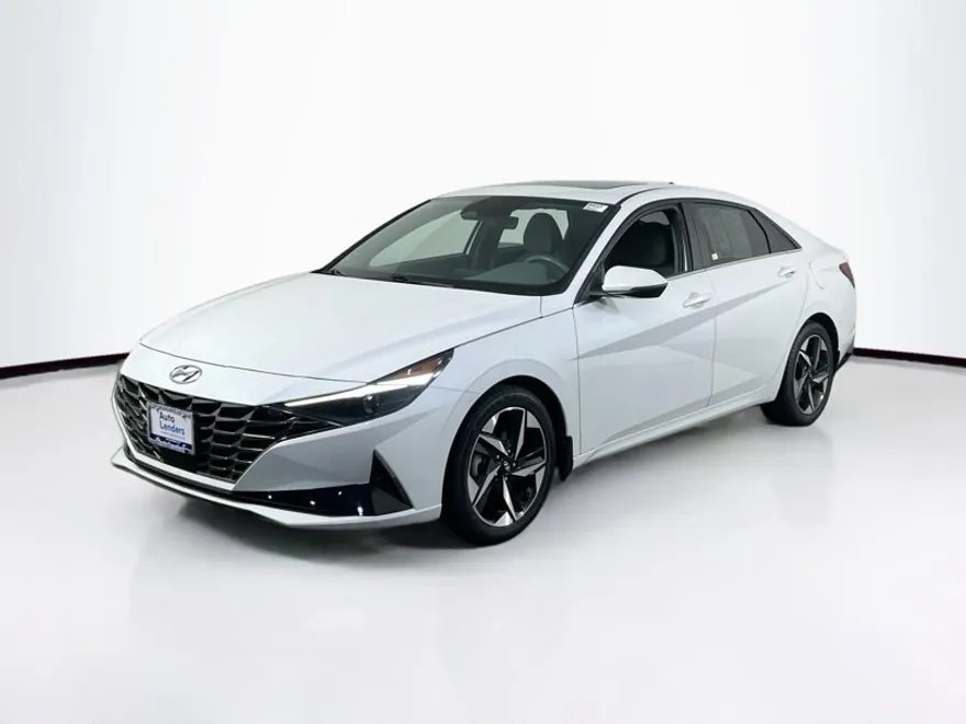 2022 Hyundai Elantra SEL photo 1