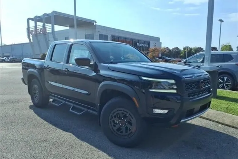 2026 Nissan Frontier Crew Cab PRO-4X photo 1