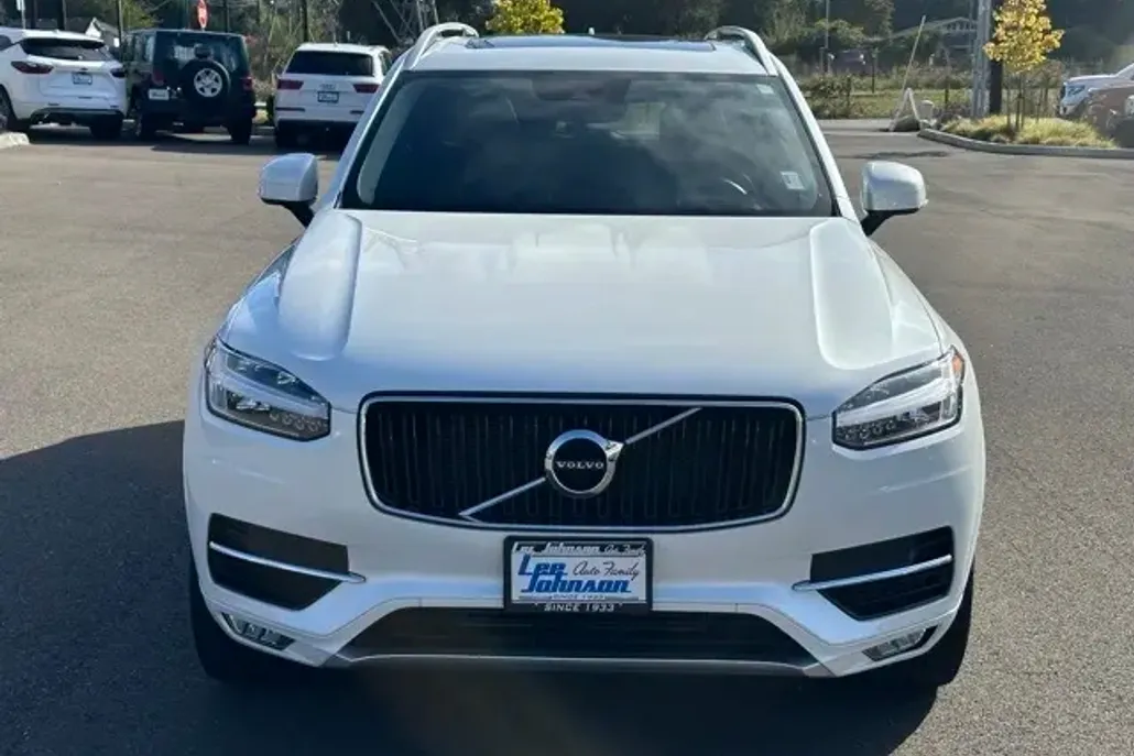 2018 Volvo XC90 T6 AWD Momentum photo 1