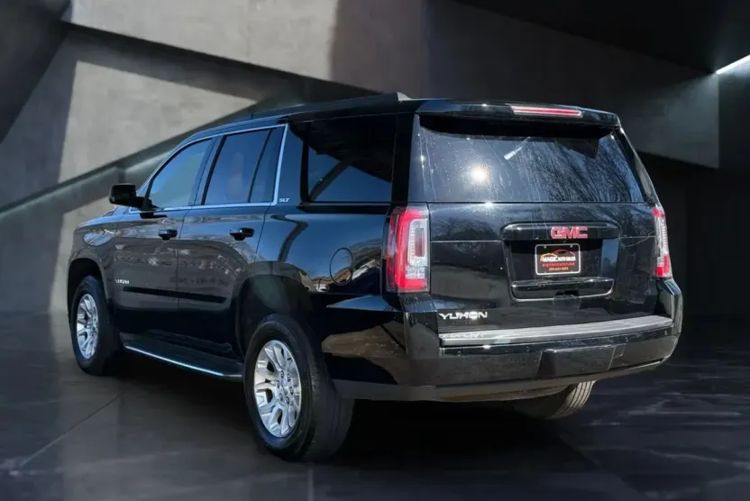 2017 Gmc Yukon SLT photo 1