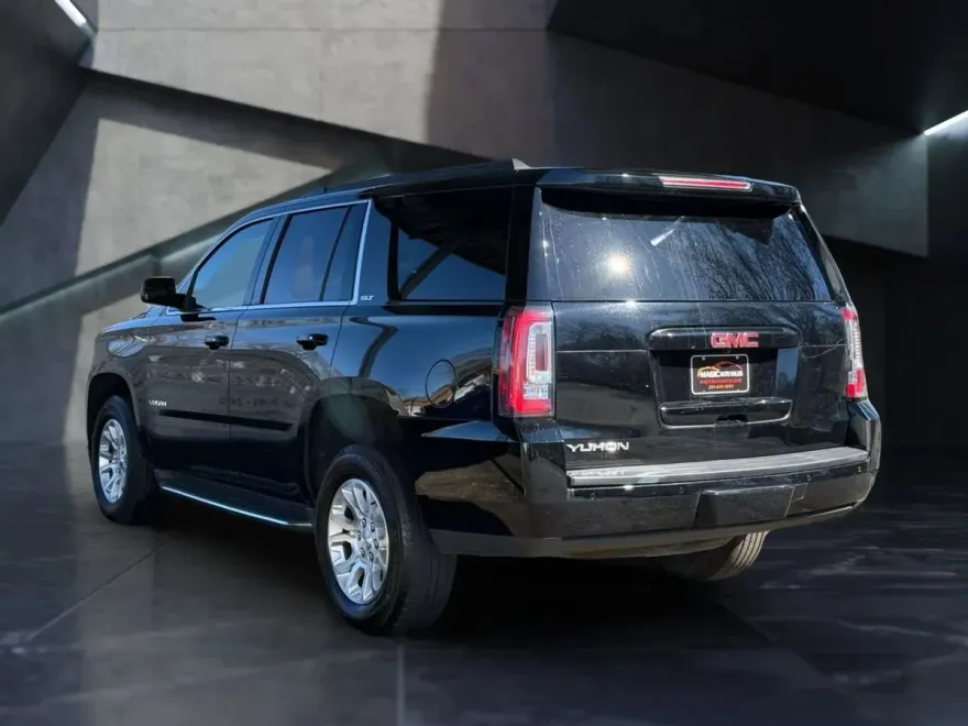 2017 Gmc Yukon SLT photo 1