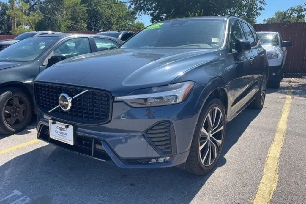 2024 Volvo XC60 B5 Plus photo 1