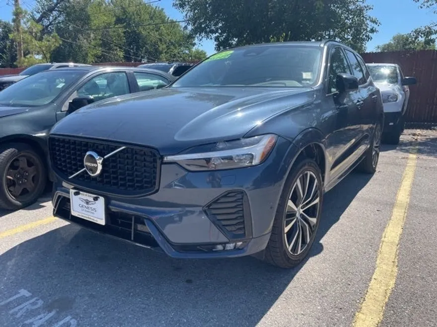 2024 Volvo XC60 B5 Plus photo 1