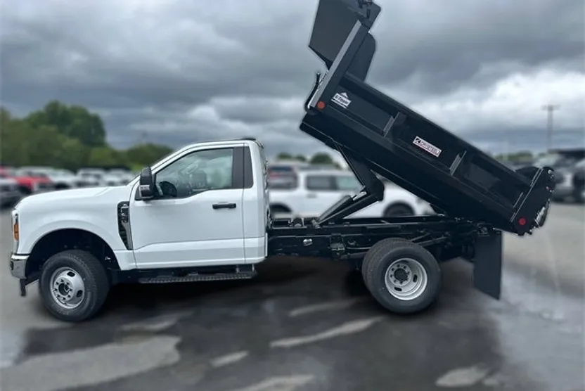 2025 Ford F-350 photo 1