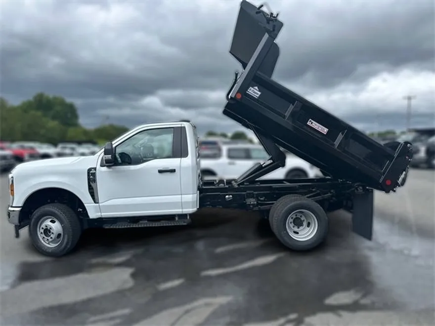2025 Ford F-350 photo 1
