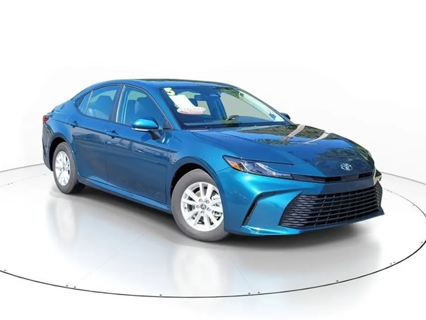 2025 Toyota Camry LE photo 1