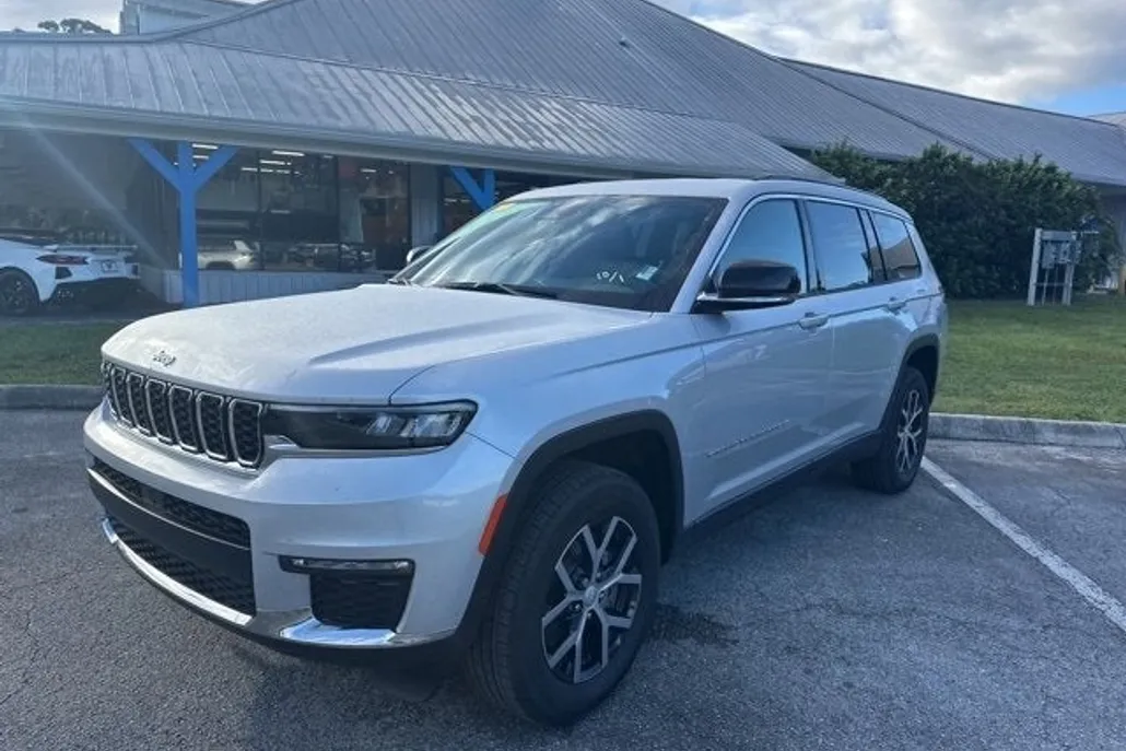 2025 Jeep Grand Cherokee Limited photo 1