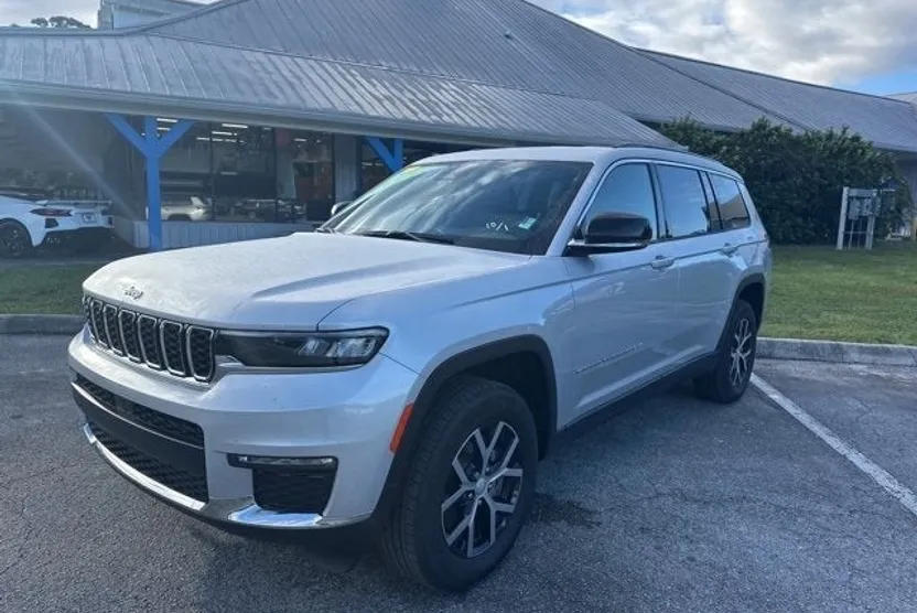 2025 Jeep Grand Cherokee Limited photo 1