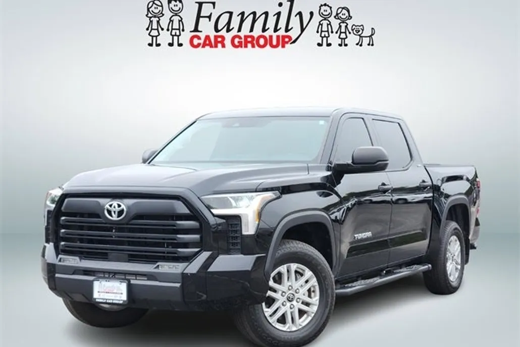 2024 Toyota Tundra SR5 photo 1