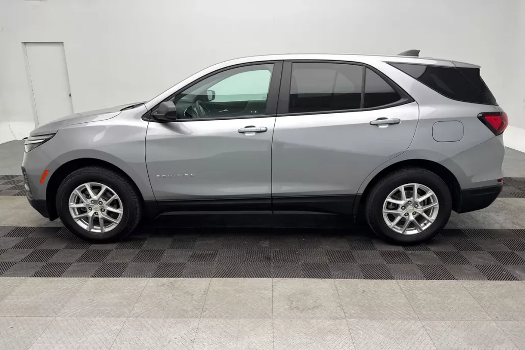 2024 Chevrolet Equinox LS photo 1