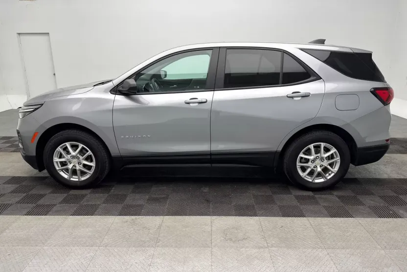 2024 Chevrolet Equinox LS photo 1