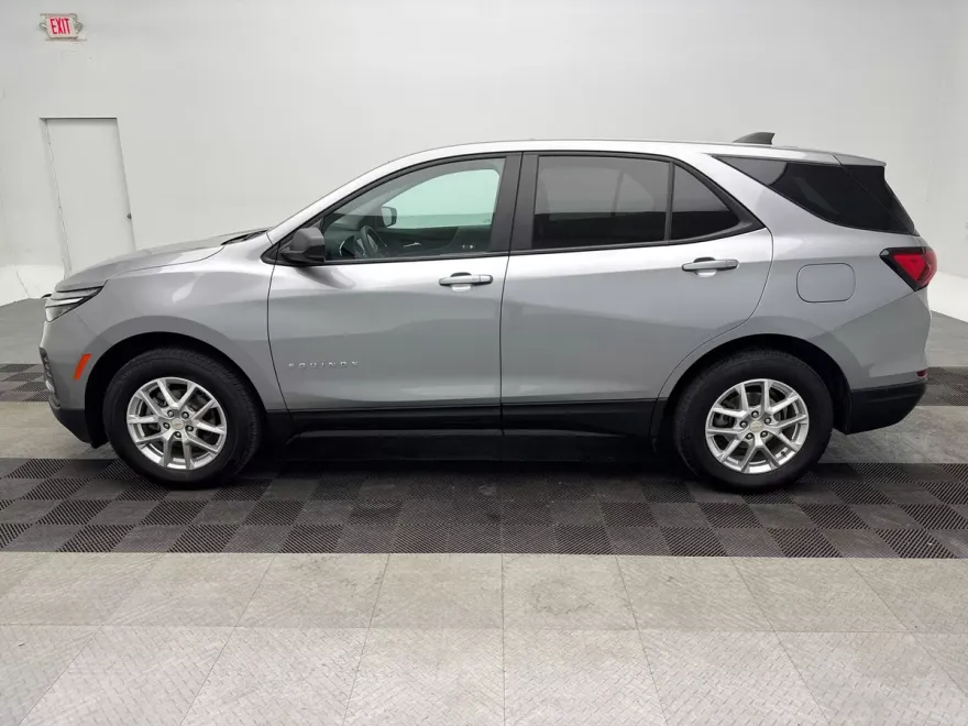 2024 Chevrolet Equinox LS photo 1