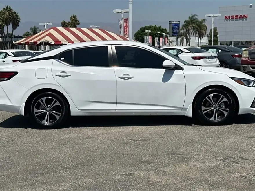 2022 Nissan Sentra SV photo 1
