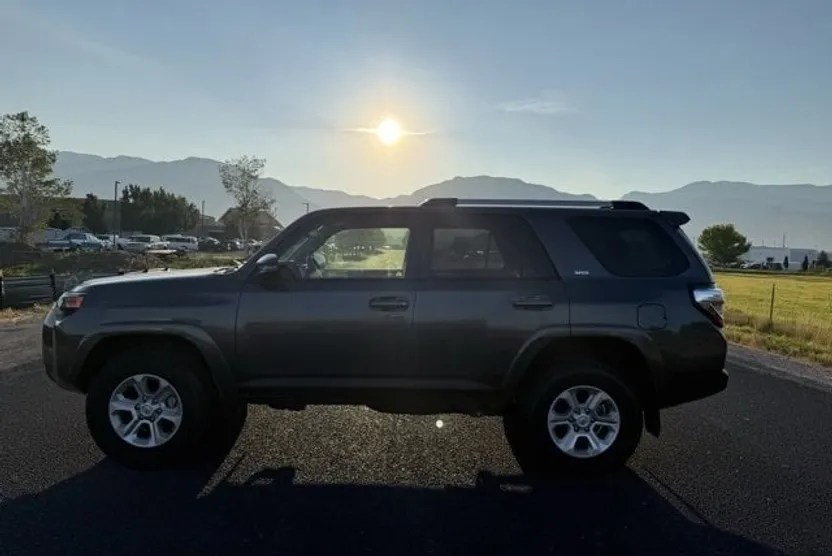 2023 Toyota 4Runner SR5 Premium 4WD photo 1