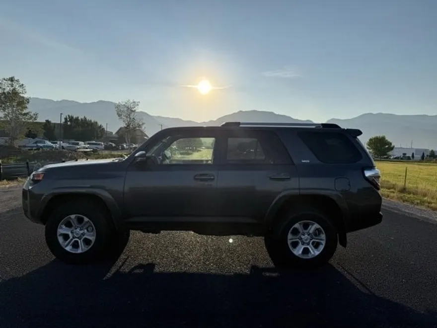 2023 Toyota 4Runner SR5 Premium 4WD photo 1