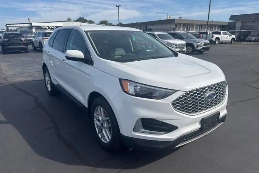 2024 Ford Edge SEL photo 1