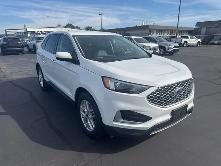2024 Ford Edge SEL photo 1