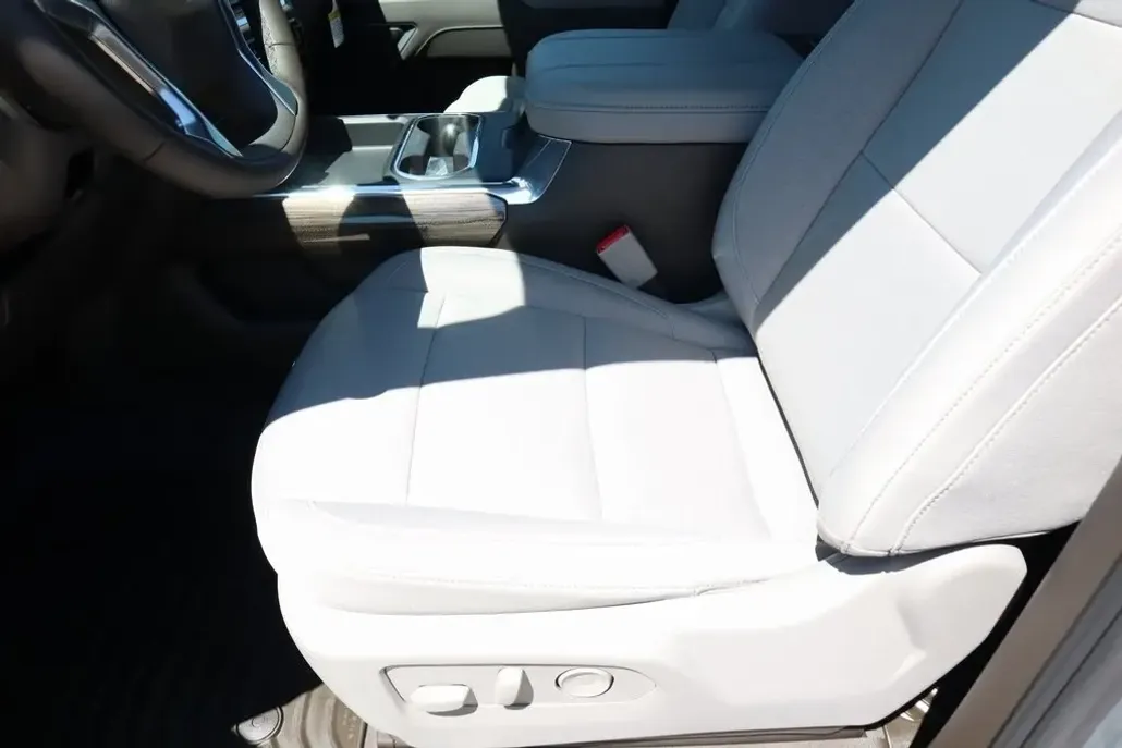 2025 Chevrolet Silverado 2500HD LT photo 1