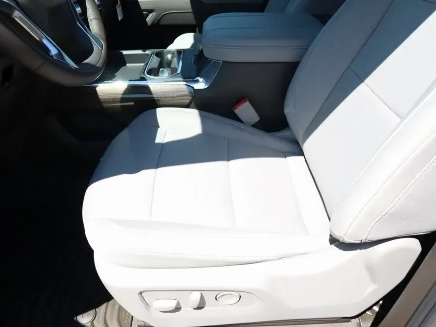 2025 Chevrolet Silverado 2500HD LT photo 1