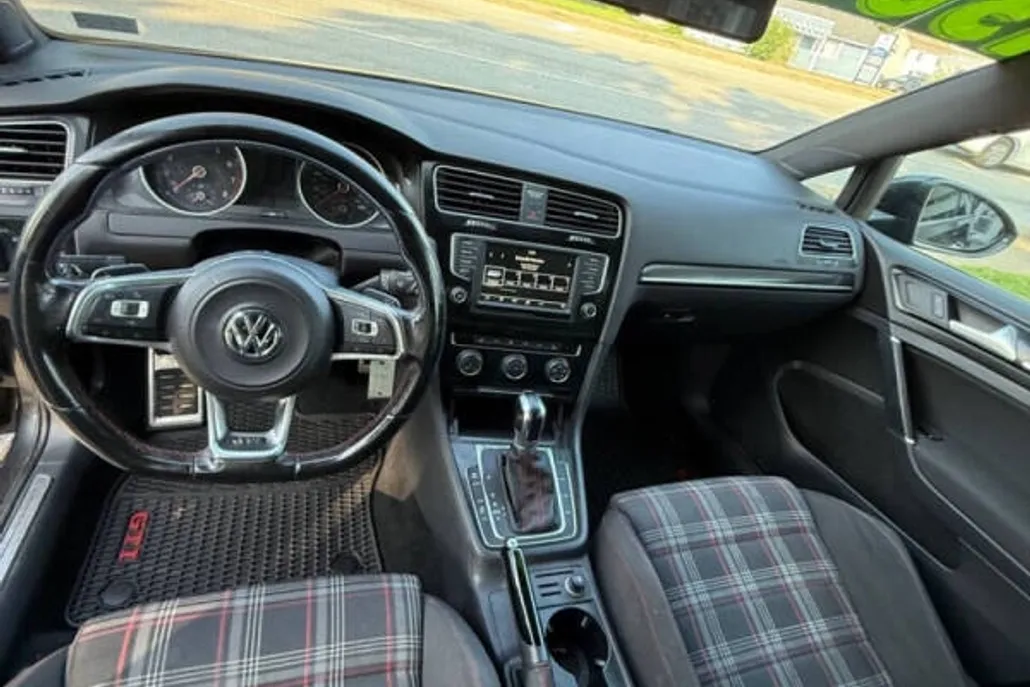 2016 Volkswagen Golf GTI SE photo 1
