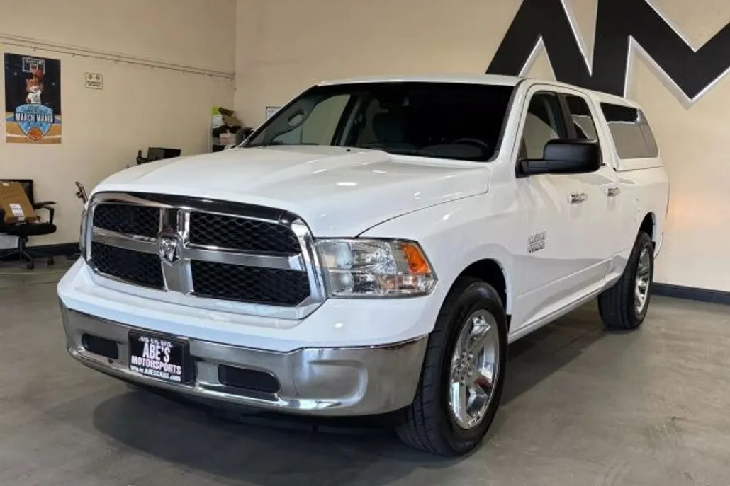 2015 Ram 1500 SLT photo 1